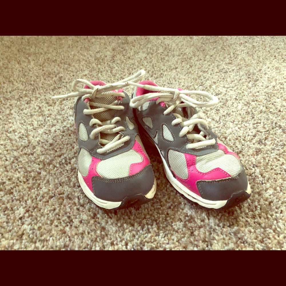 Nike tennis shoes
